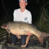 V 15 letech pokořil životní úlovek, kapr 27,4 kg!!!